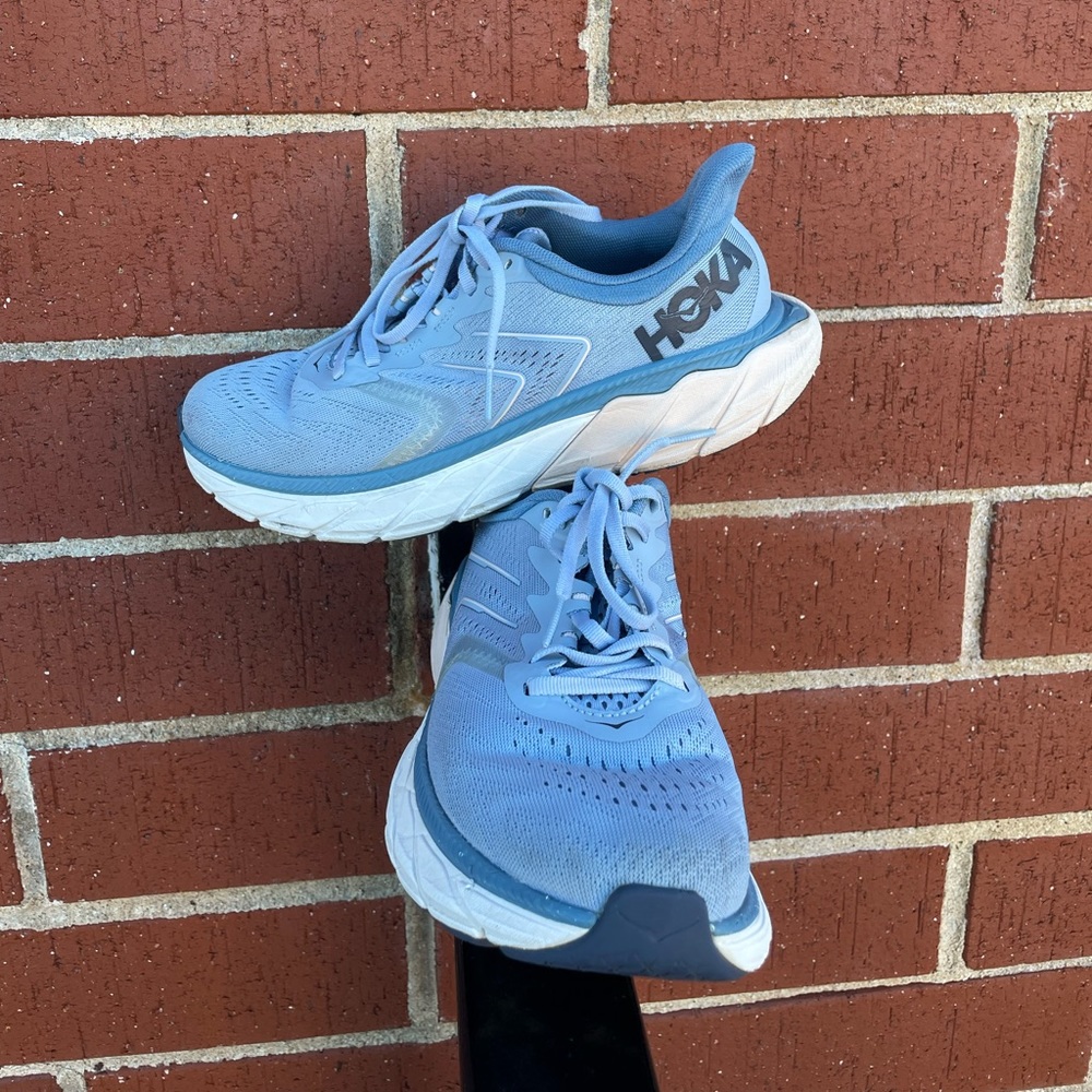 Hoka Arahi Blue & White Shoes Sneakers Size 7.5B